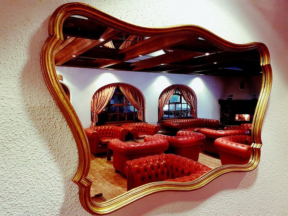 Hotel-Restaurant Le Mont Paisible, Кран-Монтана Экстерьер фото